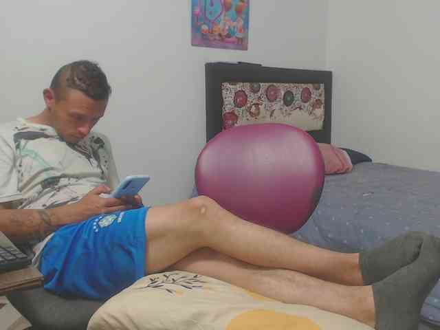 yournaughtyandsexyprince webcam