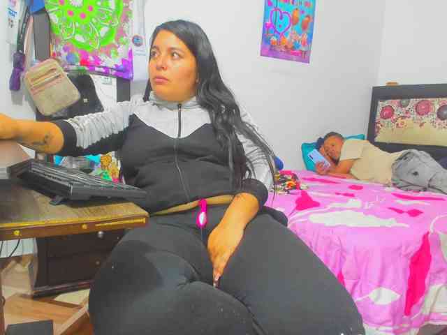 yournaughtyandsexyprince webcam