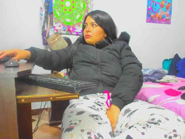 yournaughtyandsexyprince webcam