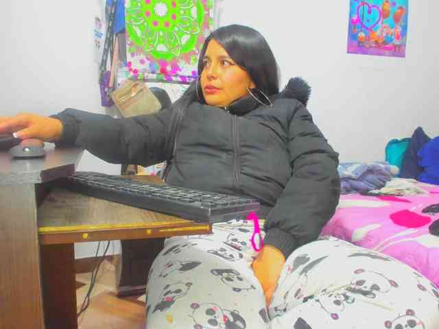 yournaughtyandsexyprince webcam