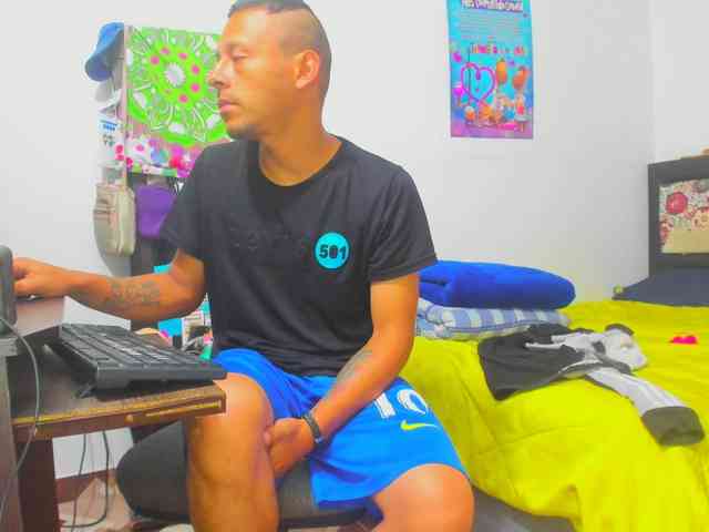yournaughtyandsexyprince webcam