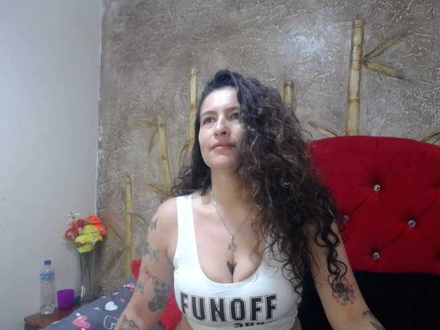 leyla-hot webcam bongacams model stream image