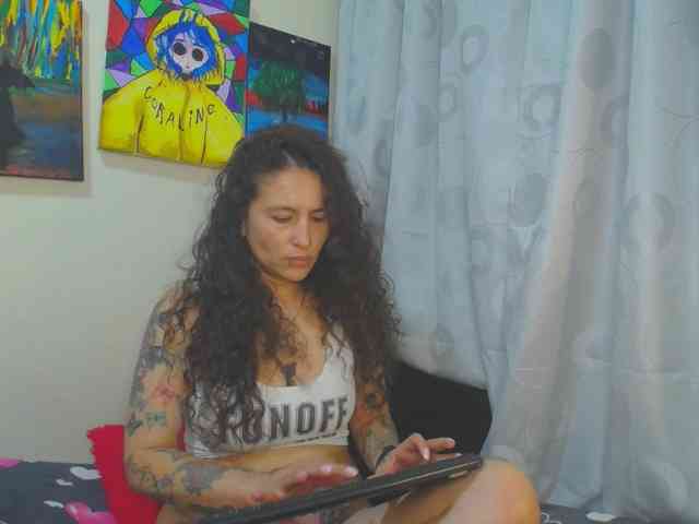 leyla-hot Live Webcam on BongaCams