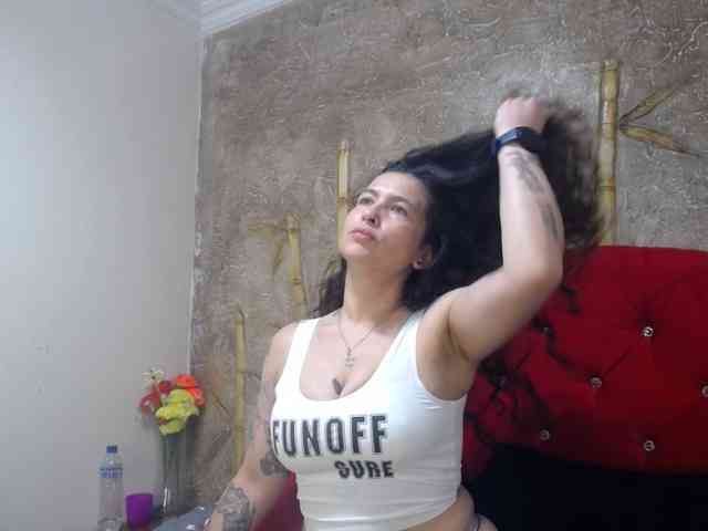 leyla-hot webcam