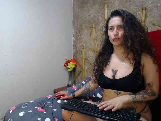 leyla-hot