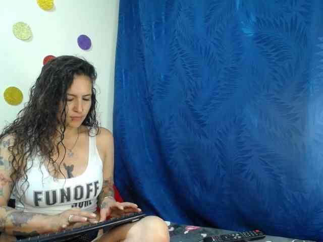 leyla-hot webcam