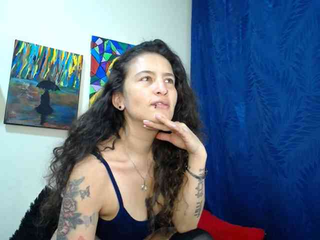 leyla-hot webcam