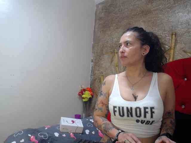 leyla-hot webcam