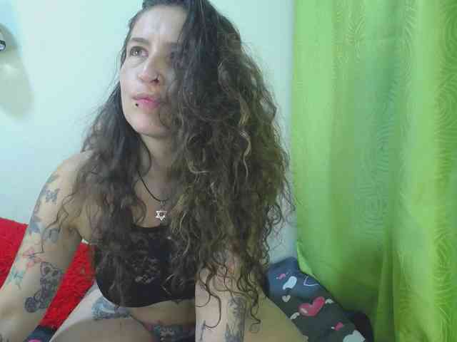 leyla-hot webcam