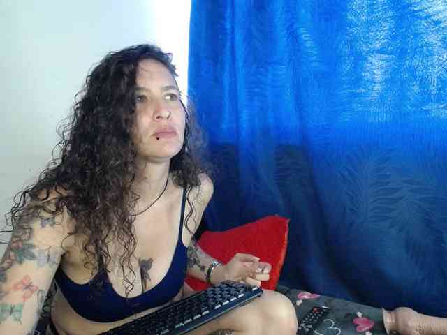 leyla-hot webcam