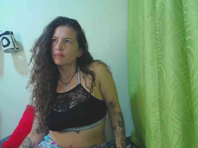 leyla-hot