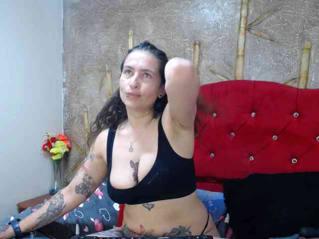 leyla-hot