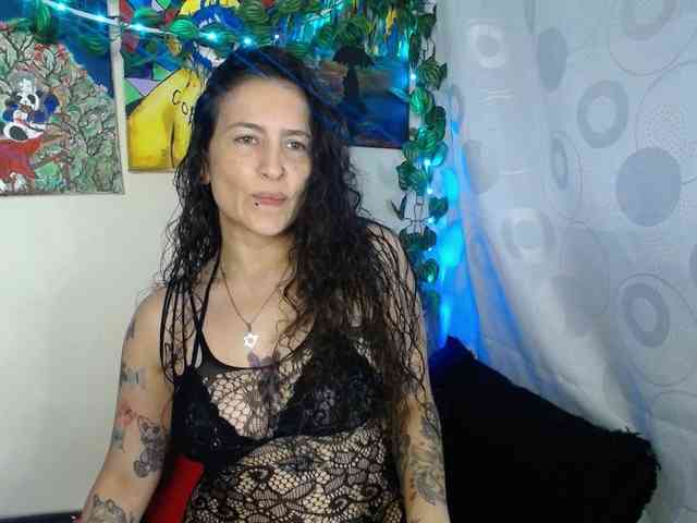 leyla-hot Live Webcam on BongaCams
