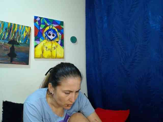 leyla-hot webcam