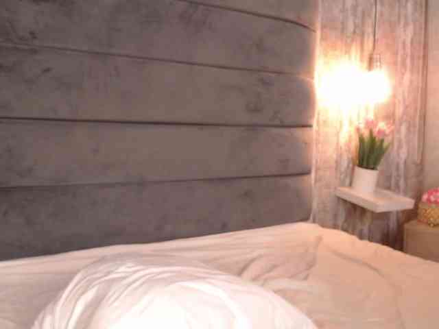 CrystalWoods94 webcam