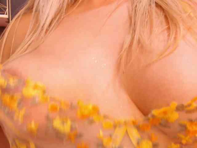 CrystalWoods94 webcam