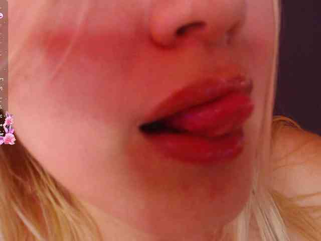 CrystalWoods94 webcam