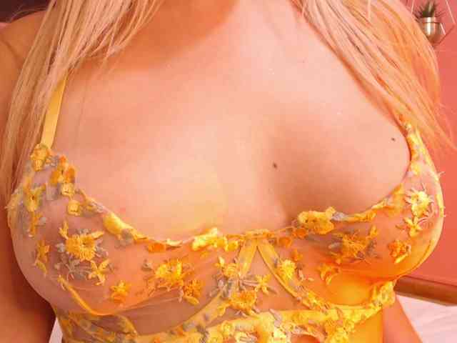 CrystalWoods94 webcam