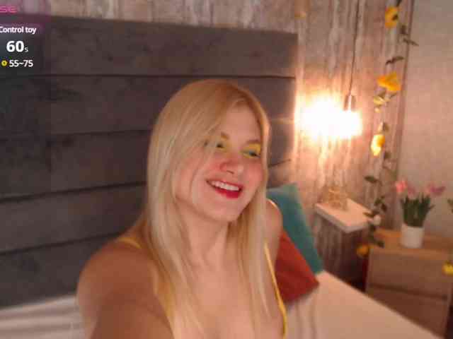 CrystalWoods94 webcam