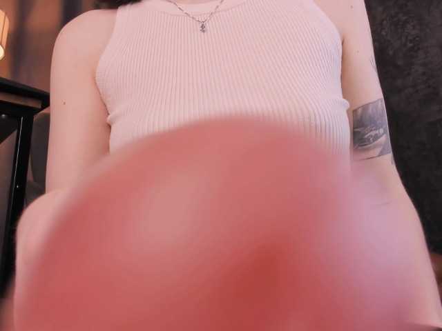 le modèle Anna-Darkness est en webcam porno dans un show sur le site bongacams, il possède les tags suivants: White/Caucasian,Brunette,Trimmed