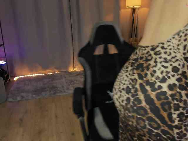 Anna-Darkness webcam