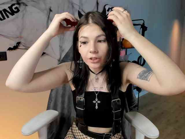 Anna-Darkness webcam
