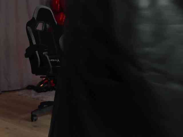 Anna-Darkness webcam