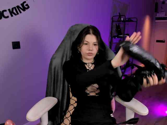 Anna-Darkness webcam