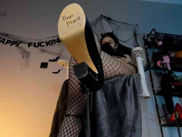 Anna-Darkness webcam