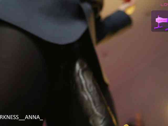 Anna-Darkness webcam