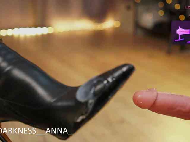 Anna-Darkness webcam