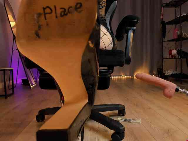 Anna-Darkness webcam