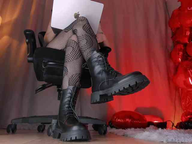 Anna-Darkness webcam