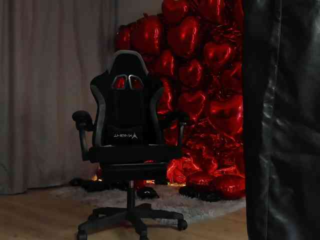 Anna-Darkness webcam