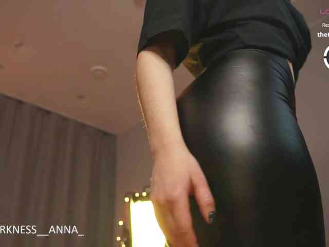 Anna-Darkness webcam