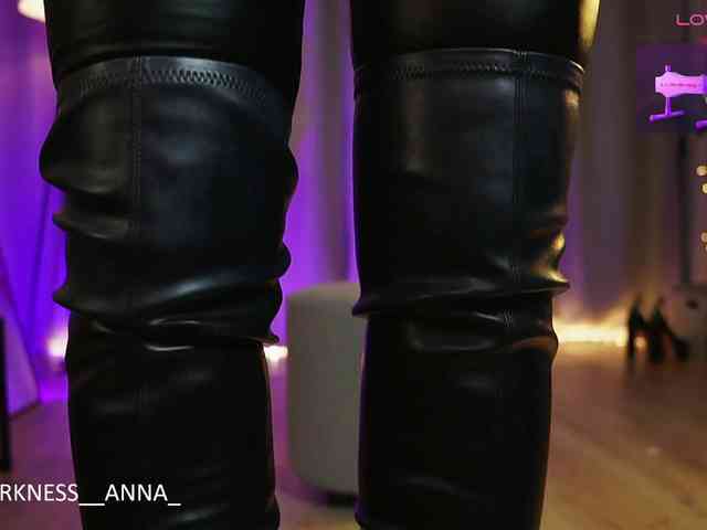 Anna-Darkness webcam