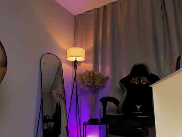 Anna-Darkness webcam