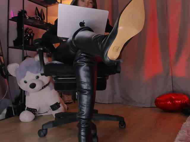 Anna-Darkness webcam