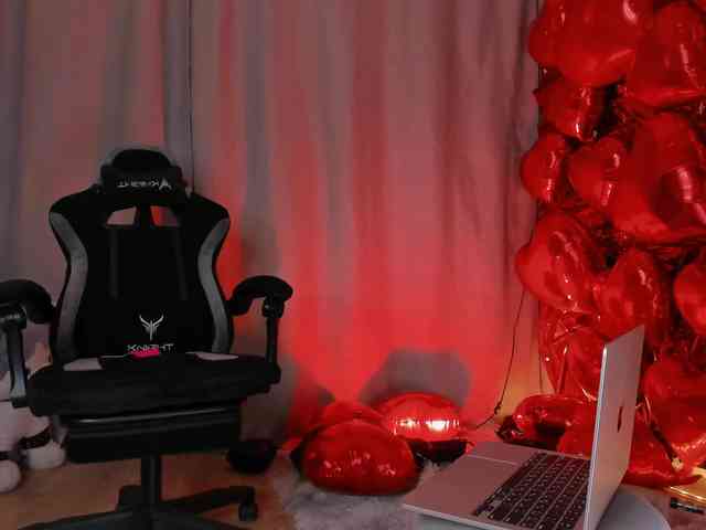 Anna-Darkness webcam