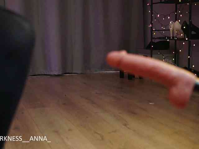 Anna-Darkness webcam