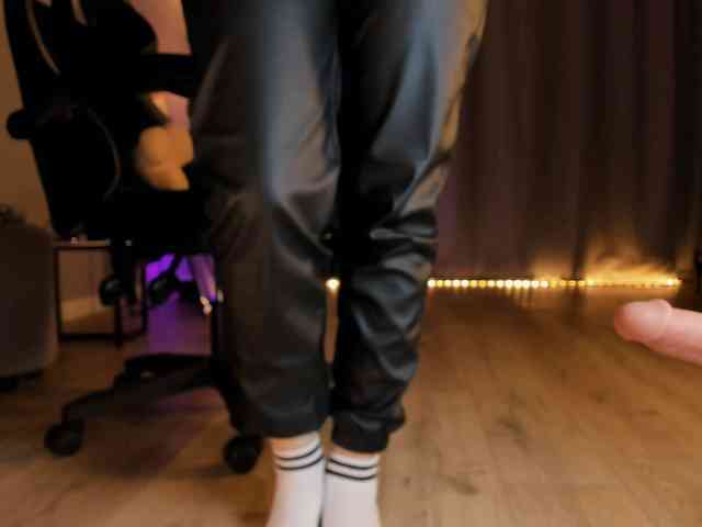 Anna-Darkness webcam