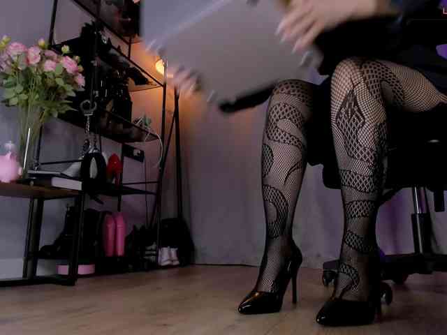 Anna-Darkness webcam