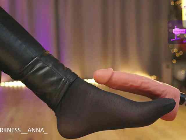 Anna-Darkness webcam