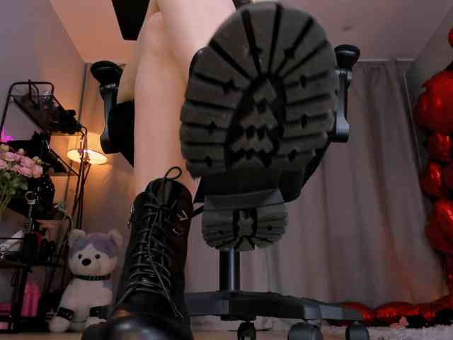 Anna-Darkness webcam