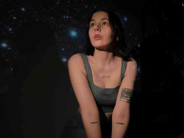 Anna-Darkness webcam