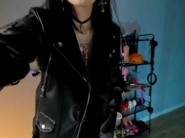Anna-Darkness webcam