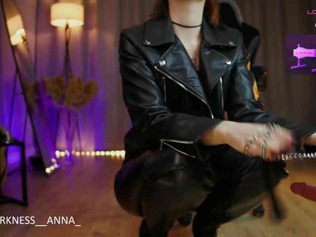 Anna-Darkness webcam