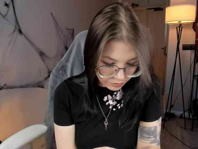 Anna-Darkness webcam