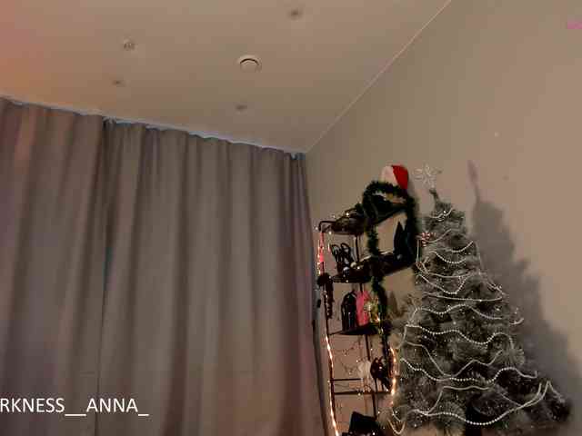 Anna-Darkness webcam
