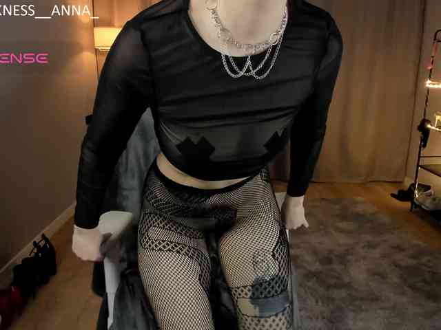 Anna-Darkness webcam